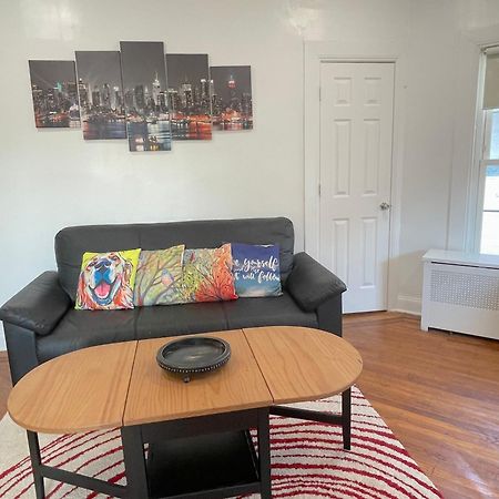 Gorgeous Victorian House!! Entire Suite In Sam'S Home New York Bagian luar foto