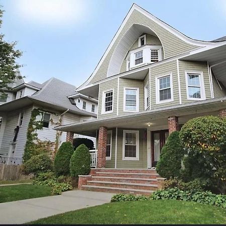 Gorgeous Victorian House!! Entire Suite In Sam'S Home New York Bagian luar foto