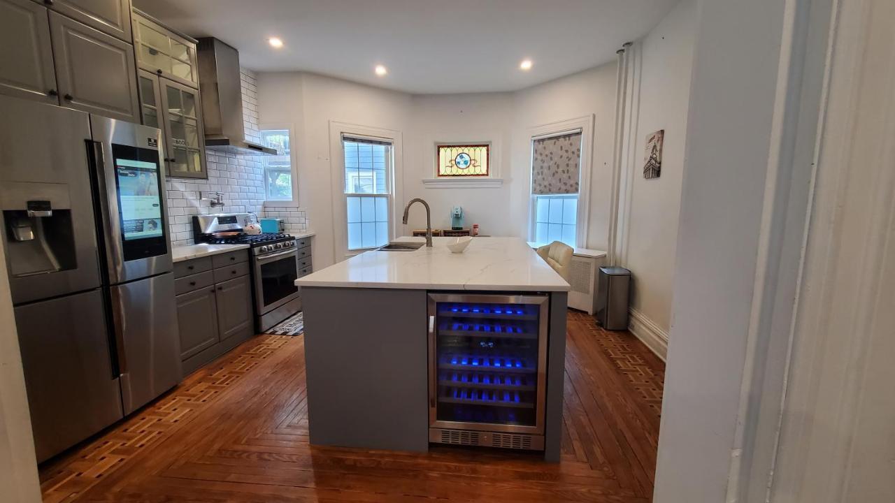 Gorgeous Victorian House!! Entire Suite In Sam'S Home New York Bagian luar foto