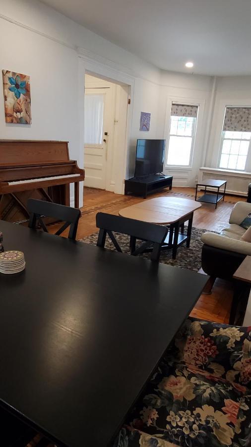 Gorgeous Victorian House!! Entire Suite In Sam'S Home New York Bagian luar foto