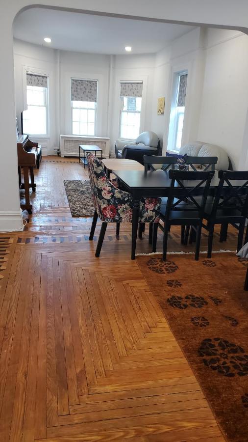 Gorgeous Victorian House!! Entire Suite In Sam'S Home New York Bagian luar foto