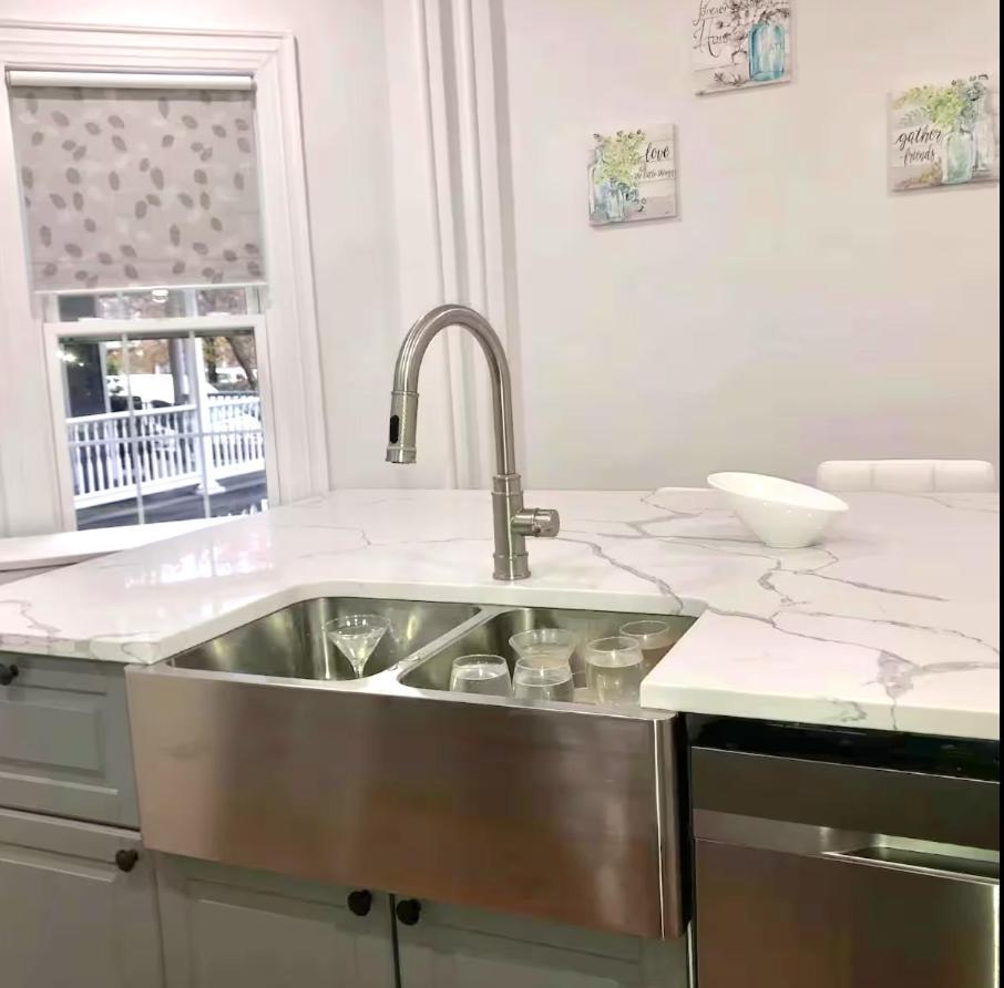 Gorgeous Victorian House!! Entire Suite In Sam'S Home New York Bagian luar foto