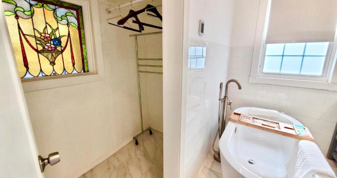 Gorgeous Victorian House!! Entire Suite In Sam'S Home New York Bagian luar foto
