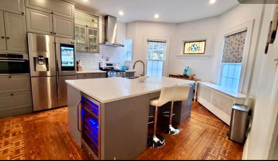 Gorgeous Victorian House!! Entire Suite In Sam'S Home New York Bagian luar foto
