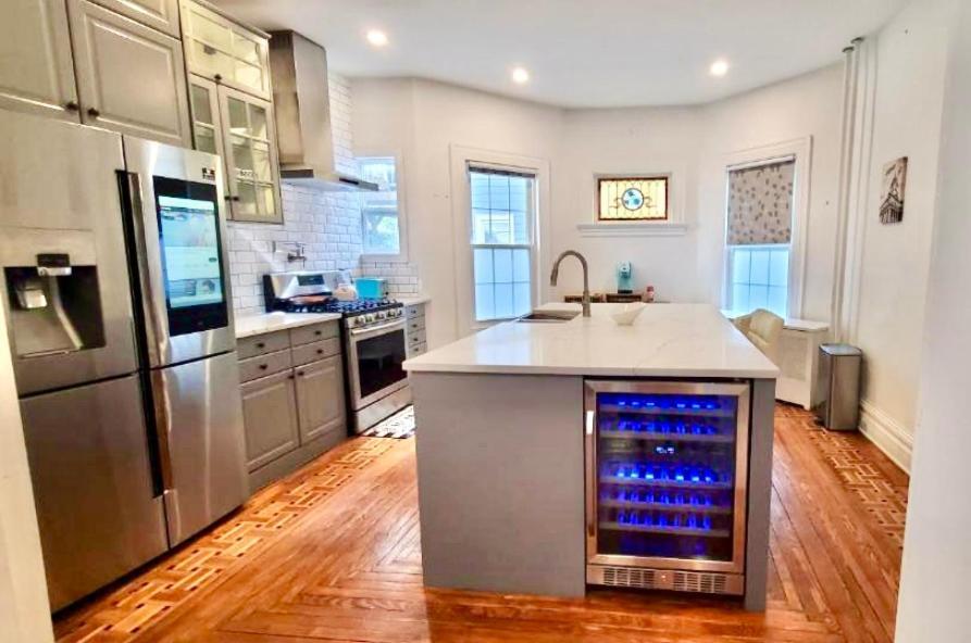 Gorgeous Victorian House!! Entire Suite In Sam'S Home New York Bagian luar foto