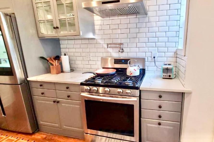 Gorgeous Victorian House!! Entire Suite In Sam'S Home New York Bagian luar foto