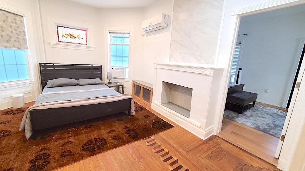 Gorgeous Victorian House!! Entire Suite In Sam'S Home New York Bagian luar foto
