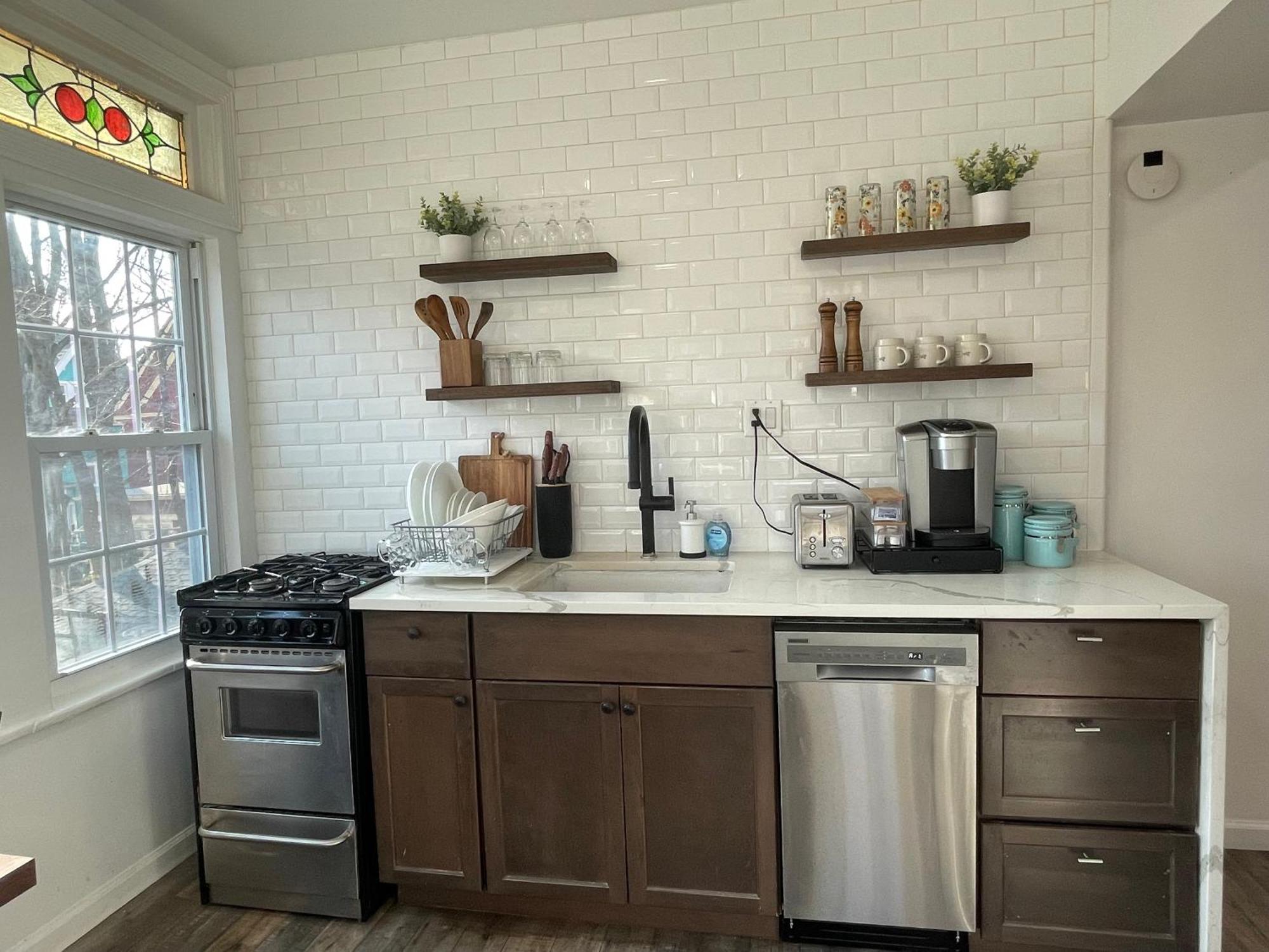 Gorgeous Victorian House!! Entire Suite In Sam'S Home New York Bagian luar foto