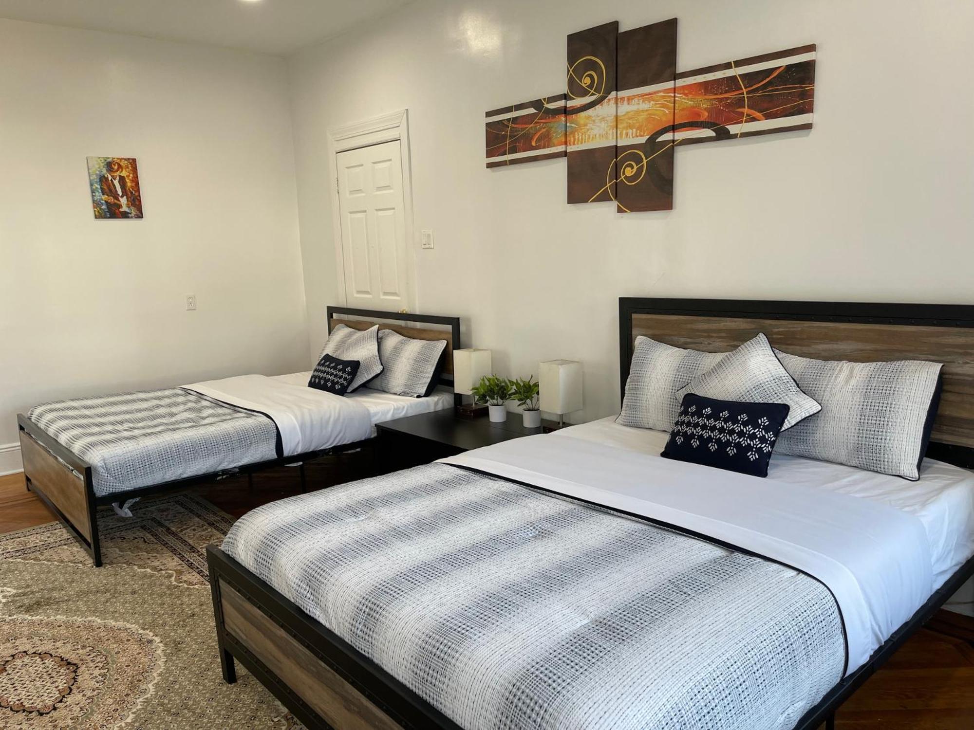Gorgeous Victorian House!! Entire Suite In Sam'S Home New York Bagian luar foto