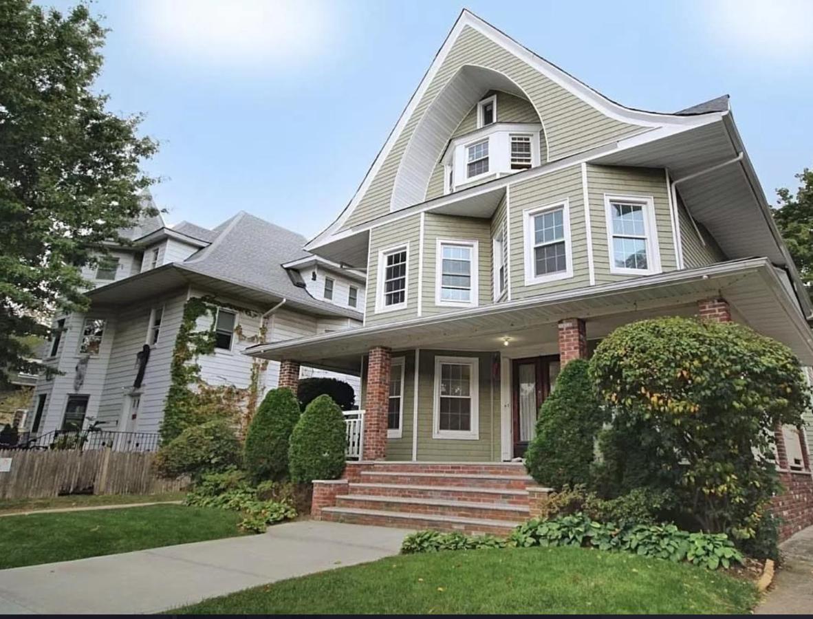 Gorgeous Victorian House!! Entire Suite In Sam'S Home New York Bagian luar foto