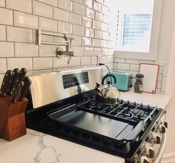 Gorgeous Victorian House!! Entire Suite In Sam'S Home New York Bagian luar foto